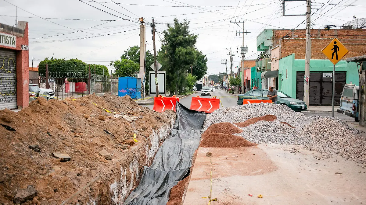 ehabilitación de drenaje en av. Constitución (4)